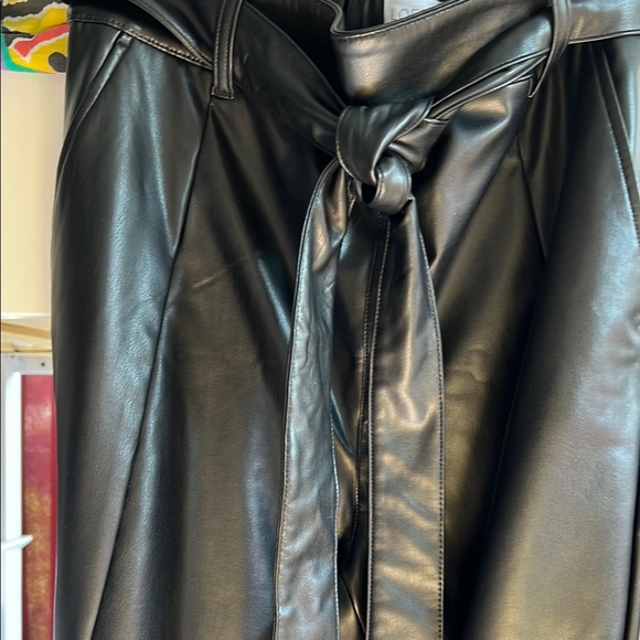 LOFT Black Straight Leg Pants Sleek Design - Picture 4 of 4